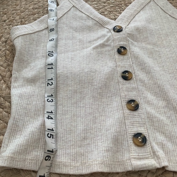 Women's | beige| cropped tank | medium - Picture 2 of 3